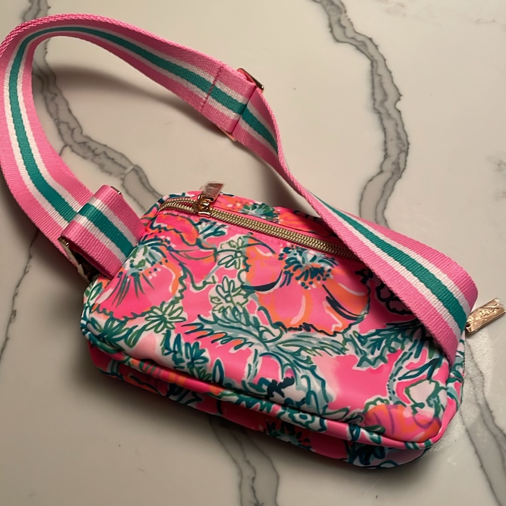 ADORABLE PRETTY PREPPY Lily, Pulitzer, new pink and green floral fanny pack 💕 - Picture 3 of 4
